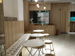 用餐区-顶东面包花园·生日蛋糕(世博店)