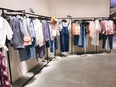 -URBAN REVIVO(七宝领展广场店)