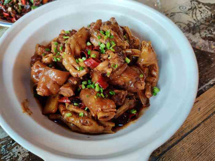 打分 65 /人 挺好吃的,价格也不算太贵,姜辣手