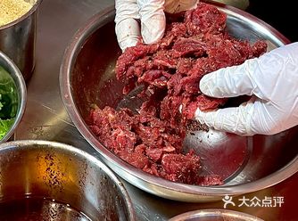 现拌的齐齐哈尔烤肉！真香现场！