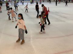 -冰纷万象滑冰场(深圳万象城店)