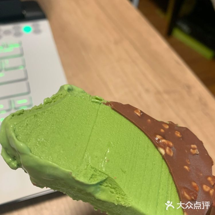 哈根达斯脆皮冰淇淋测评