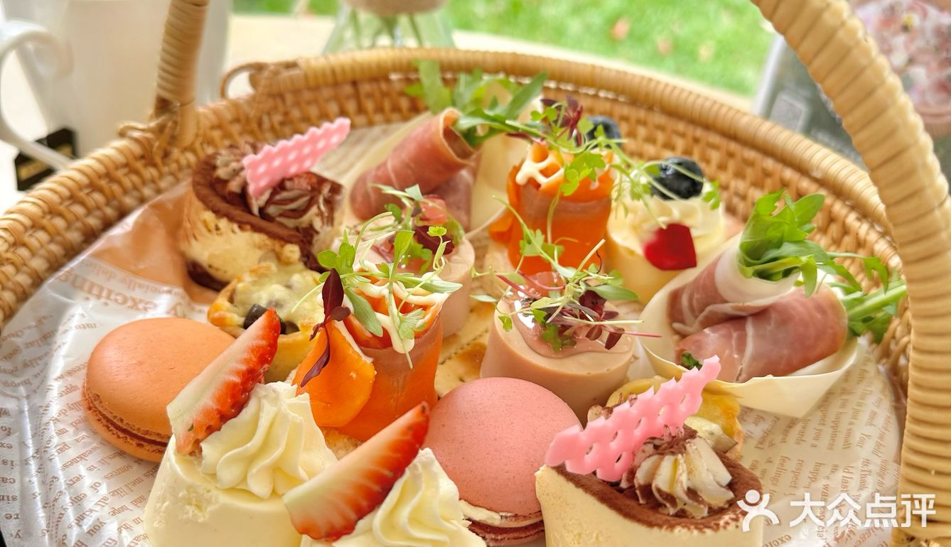 最新上海打卡地，花园餐厅拍照超出片！