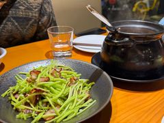 藜蒿炒腊肉-莲餐厅·湖北菜·潜江小龙虾店(愚园路店)