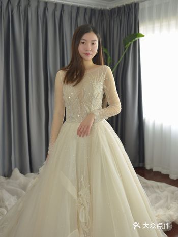 轻奢羽毛婚纱，一见钟情的法式优雅