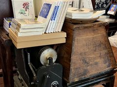 -荒岛书店(黄县路店)
