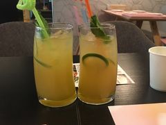 -樱花里音乐餐吧·牛扒椰子鸡(东圃店)