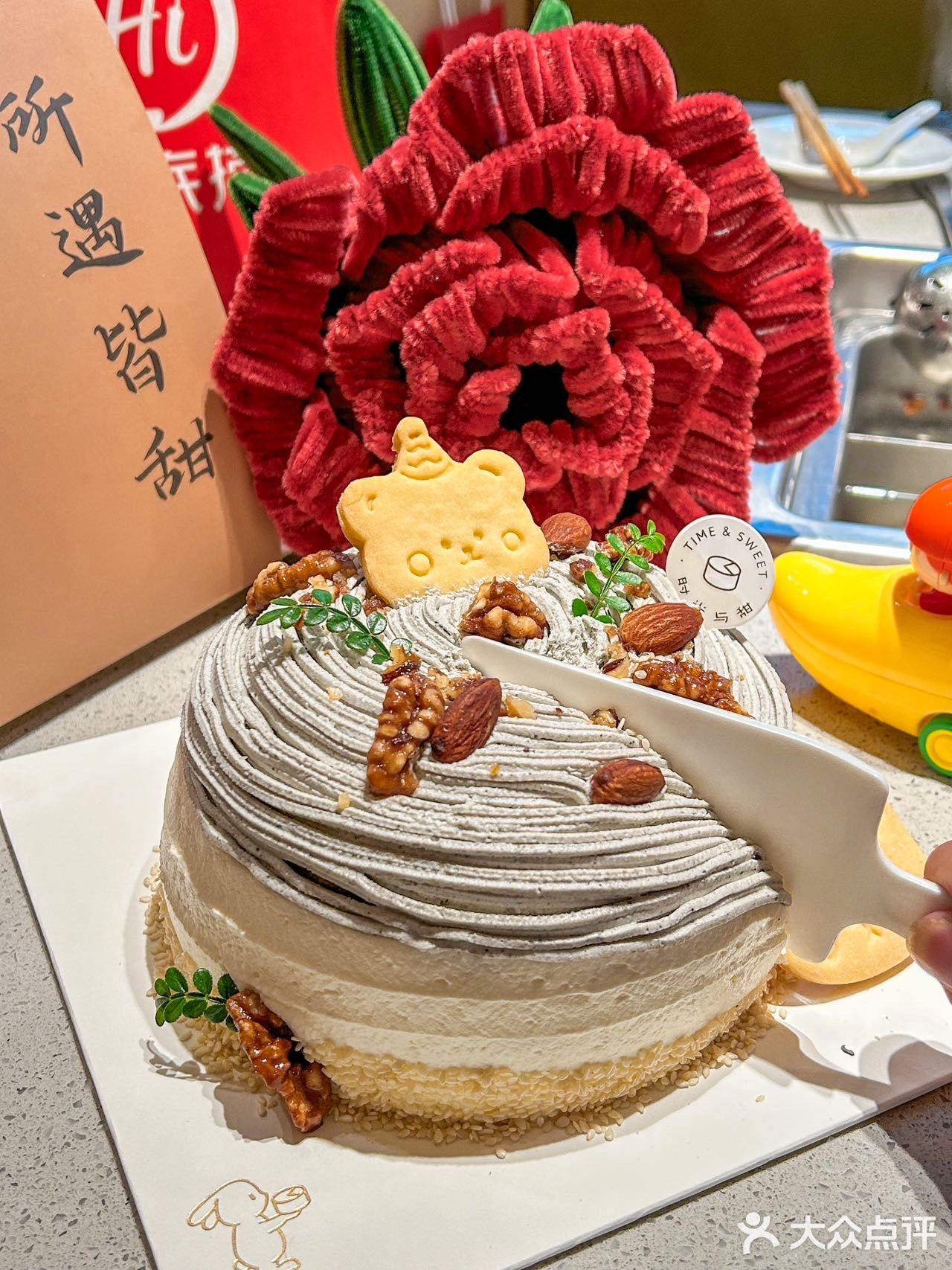 家人们！这…在海底捞过纪念日给唱生日歌🥹