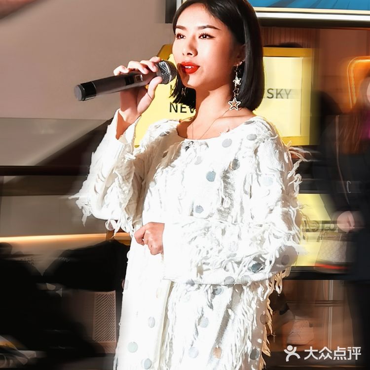 成都探店｜公路酒吧成都站，限定快乐，免费畅饮！