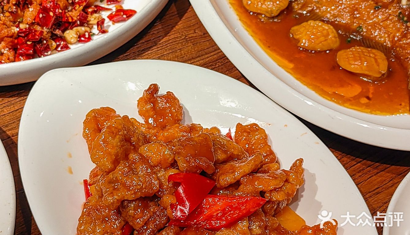 门头不起眼的湖北菜馆 是学生的校外食堂  