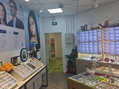 -天空之镜眼镜店蔡司依视路配镜授权零售店(望京颐堤港店)