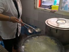 -张阿三馄饨店