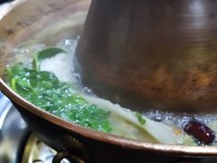 -果松木炭酸菜铜火锅·外婆参鸡汤