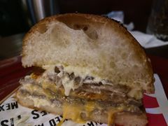 双层牛肉汉堡-黑角餐厅美式狂野Blackhorn(昌茂花园店)