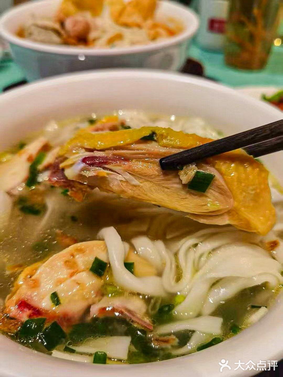 这一碗五指毛桃鲜鸡粉让我秒回广西[点赞]
