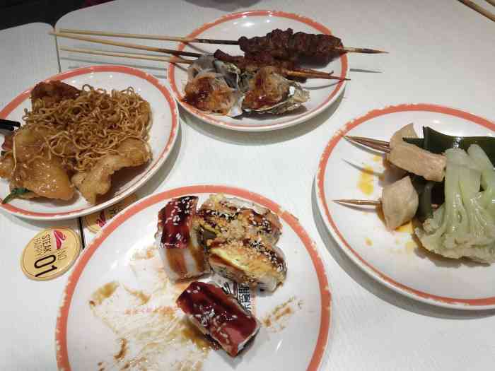 快乐爱斯米牛排自助(亿合城店)-"好吃 量足 小点心也很多 就是场地有.