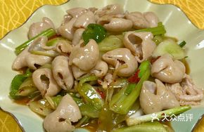 Spicy and Sour Cucumber Stir-fried with Intestines