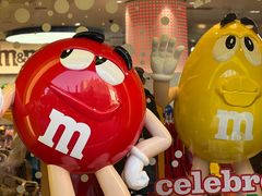 -m豆巧克力世界(上海世茂广场店)