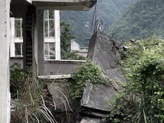 -四川汶川特大地震漩口中学遗址