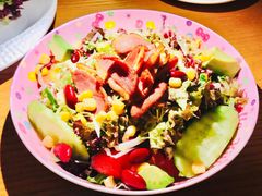 烟熏A级鸭胸配牛油果彩豆沙拉-天空花园餐吧·生日·团建(南山店)