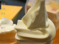 甜品站山茶花风味华夫筒-麦当劳(世界城广场店)