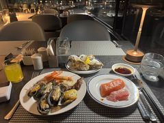 -亚洲国际大酒店·云顶阁旋转自助餐厅
