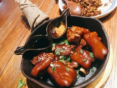 个旧烤猪蹄-云海肴云南菜·蒸汽石锅鱼(北京良乡华冠店)