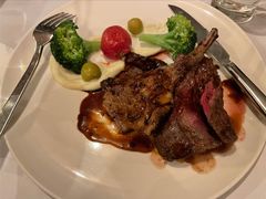 碳烤羊排配蔬菜及迷迭香红酒汁-WOLFGANG PUCK KITCHEN & BAR(迪士尼小镇店)