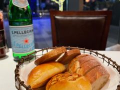 餐前包-Wolfgang’s Steakhouse 沃夫冈牛排馆(上海白玉兰广场店)