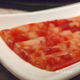 精选肥牛很特别的肥牛摆盘，当中是高级的蛋汁