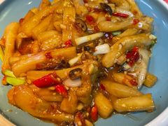 -思博半步颠小酒馆(梦时代店)