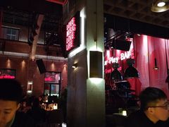 -FOUR PLAY BAR