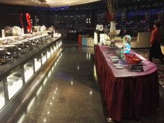 自助取餐区-粤海酒店-旋转餐厅