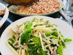 -亮河湾山庄