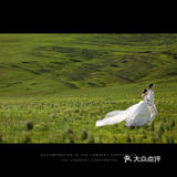 在广袤无垠的草原上来一组绝美婚纱照吧[加油]