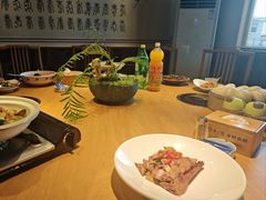 -头上红煨盐鸡·非遗院子餐厅
