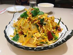 -老码头黑皮肘子锅包肉(赣水路店)