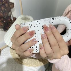 -倾·卿自助美甲美睫工作室