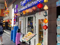 -大头虾越式风味餐厅(光明广场店)