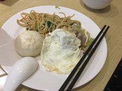 -铂逸梦秦酒店(横店梦幻谷店)