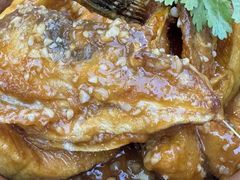 红烧鱼头煲-雄伟美食(高沙中街店)