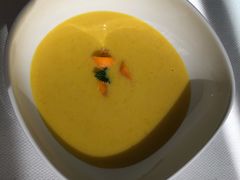 南瓜汤搭配橘子及鲜姜-AZUR聚(香格里拉饭店)