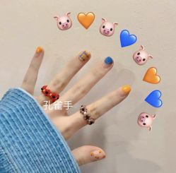 -孔雀手美甲美睫护理