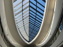 -上海滴水湖皇冠假日酒店