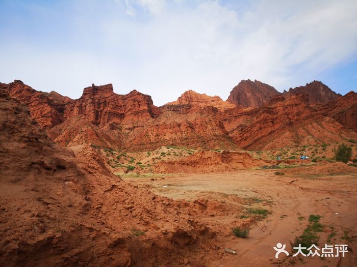 天山神秘大峡谷图片