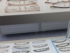 -无奔眼镜·蔡司·依视路授权店(朝阳大悦城店)