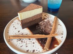 -Chom Cafe and Restaurant