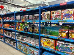 -逝水玩具折扣店