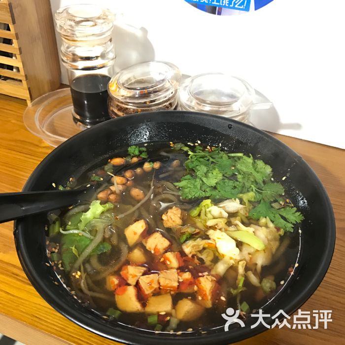 鸡丁酸辣粉