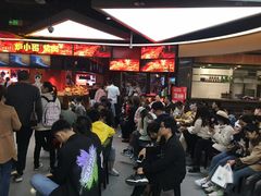 等位区-炉小哥烤肉(信万广场店)